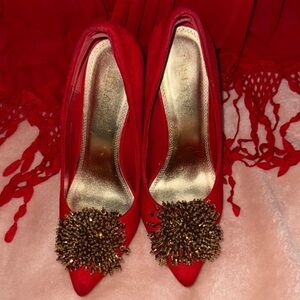 Liliana Elegant Red Heels with Gold Embellishment size 7.5